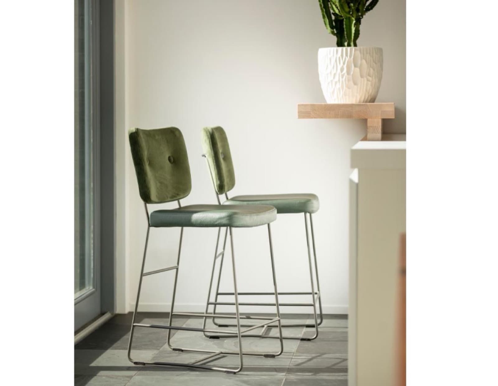 Barkrukken in de showroom van Rebel Wonen & Slapen