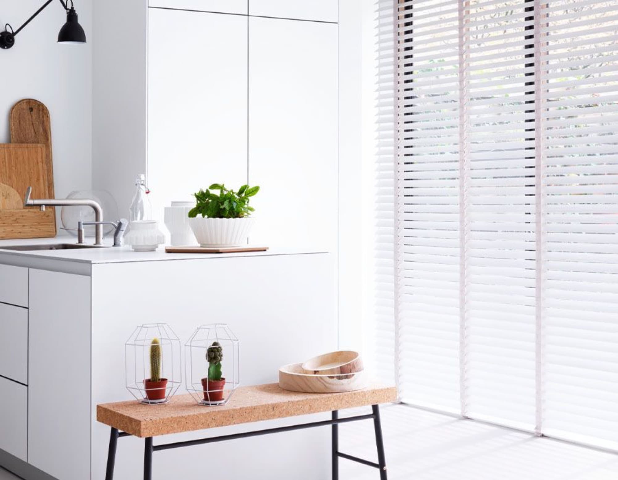 Raamdecoratie bij Rebel Wonen & Slapen in Huizen